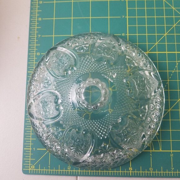 Bowl vntg molded glass Lidded Serving Pattern: Hearts & Fleur De Lys 1970s - Picture 9 of 9